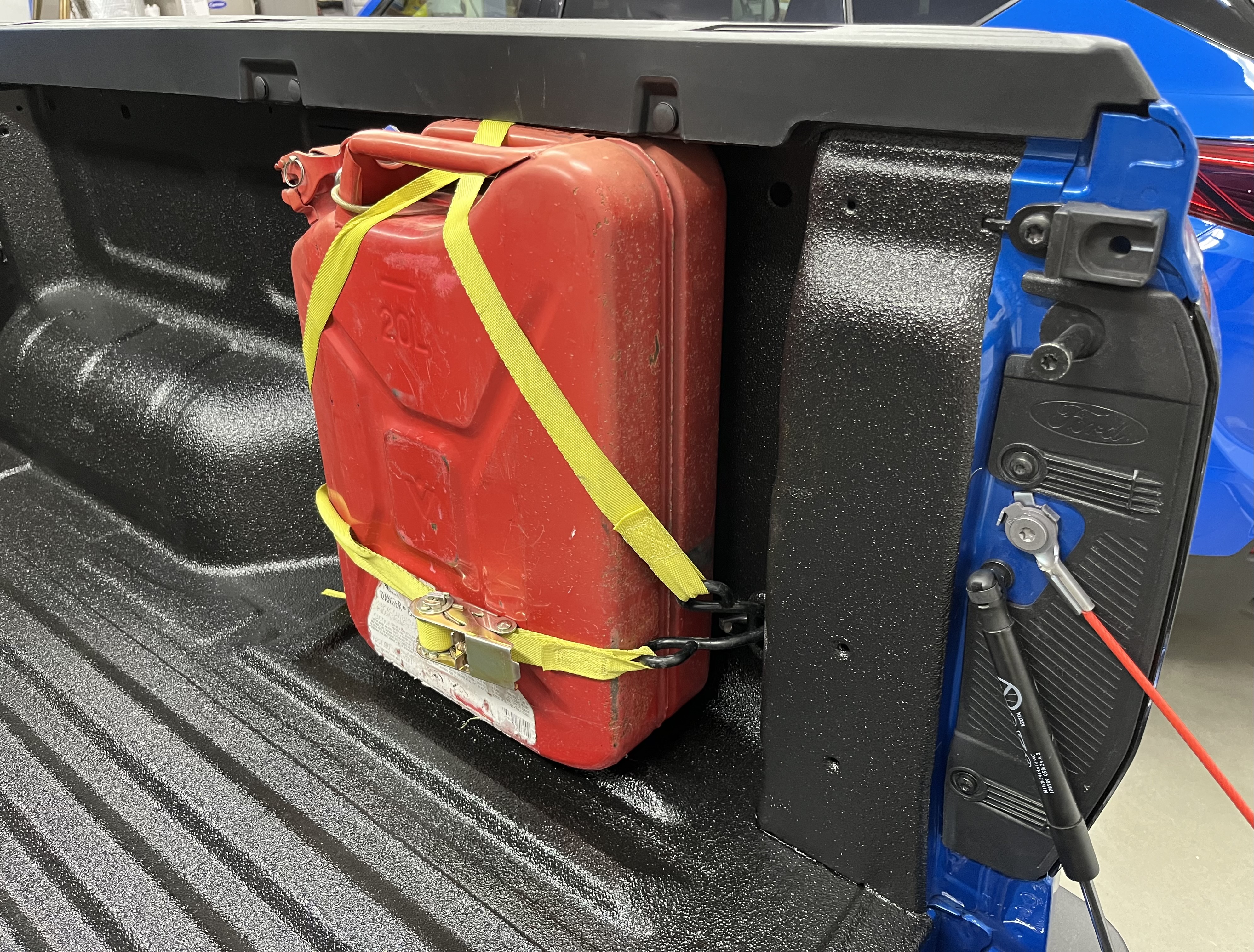 2024 Ranger Raptor - Jerry can strapped in right rear, will the Topper  clamp clear it? - GENERAL DISCUSSION - Go Fast Forum